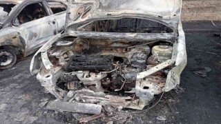 Otomobilin elektrik aksamındaki yangın 5 aracı küle çevirdi