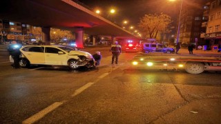 Otomobiller çarpıştı: 2 yaralı
