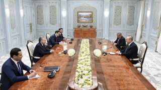 Özbekistan Cumhurbaşkanı Mirziyoyev, Bakan Çavuşoğlunu kabul etti