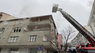 (ÖZEL) Esenyurtta 4 kişinin mahsur kaldığı yangında korku dolu anlar yaşandı