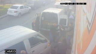 (Özel) İstanbulda dehşet anları kamerada: Baskına geldiği fırında 9 yerinden bıçaklandı