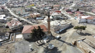 (ÖZEL) Karamanoğlu Mehmet Beyin yaptırdığı 800 yıllık cami halen ayakta