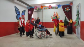 Özel öğrenciler masal kahramanlarını canlandırdı