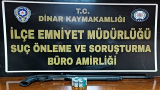 Paltosuna sakladığı ruhsatsız av tüfeğiyle polise yakalandı