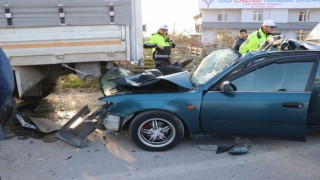 Park halindeki kamyona ok gibi saplandı: 1 ölü, 1 ağır yaralı