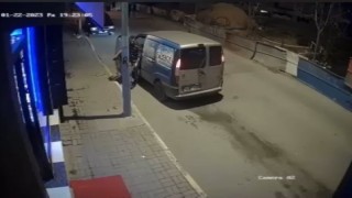 Pendikte kontak anahtarı üzerinde bırakılan ticari araç çalındı