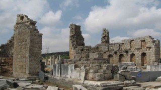 Perge Antik Kentine rekor ziyaretçi