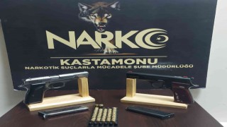 Polis ekipleri arama yaptığı iş yerinde 2 adet ruhsatsız tabanca ele geçirdi