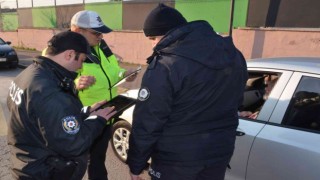 Polis ekipleri öğrencilerin güvenli ortamda eğitim alması için sahada