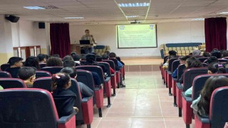 Polis öğrencilere ‘akran zorbalığını” anlattı