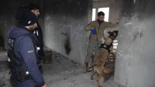 Polislerden metruk binalara baskın
