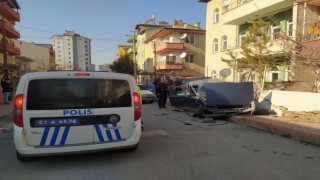 Polisten kaçan çocuklar kaza yaptı: 3 yaralı
