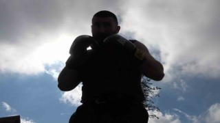 Profesyonel kick boksçu Dursun: Türkiyenin gücünü bir kez daha göstereceğim
