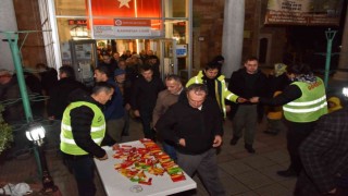 Regaip Kandilinde mevlid şekeri ile ağızlar tatlandı