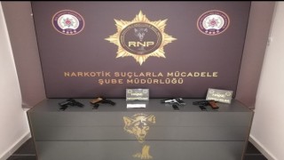 Rizede durdurulan araçta ruhsatsız tabanca ve uyuşturucu yakalandı