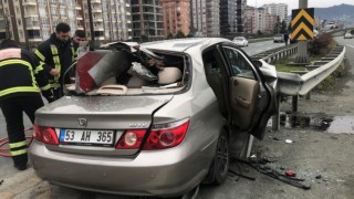 Rizede feci kaza: Bariyer aracın ön camından girip arka camdan çıktı