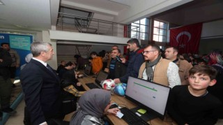 Şahinbeyde 63 bin öğrencinin yüzü güldü