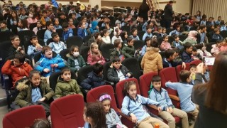 Sahne Tiyatrosu, Erzincanda 2023 yılının ilk tiyatro perdesini çocuklar için açtı