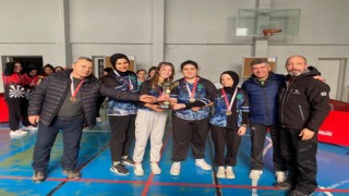 Salihli Şahin Şen Kız Anadolu İHL Manisa şampiyonu