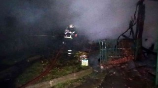 Samanlık yangınında itfaiye eri dumandan etkilendi