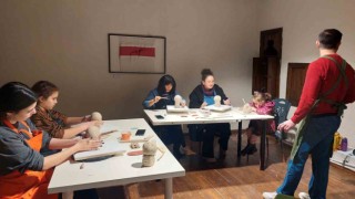 Sanat iyileştirir mottosuyla seramik heykel atölyesi gerçekleştirildi