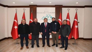Sanatçı Karakayadan Vali Akbıyıka ziyaret