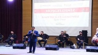 Sanatçı Mahmut Tuncer gazetecileri coşturdu