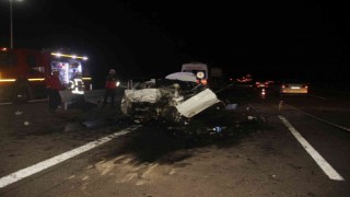 Şanlıurfada otomobil kurtarıcıya çarptı: 4 ölü