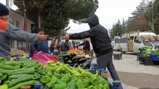 Sarıcakaya pazarında organik ürünler halkın beğenisine sunuluyor