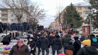 Semt pazarı tıklım tıklım