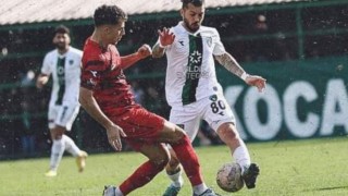 Serik deplasmanından 3 puanla dönen Kocaelispor, zirvedeki yerini korudu