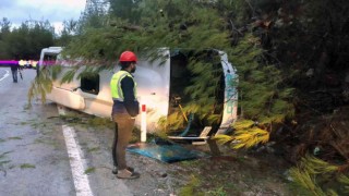 Servis aracı kaza yaptı: 7 yaralı