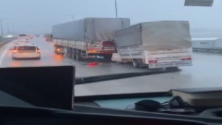 Seyir halindeki tıra arkadan çarpan kamyonetin sürücüsü hayatını kaybetti