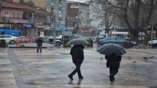 Sındırgıda yoğun yağmur ve yüksek kesimlerde kar etkili oldu