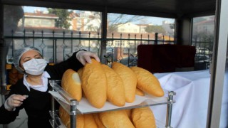 Sinopta öğrencilerin ürettiği ekmekler uygun fiyata halka satılıyor