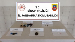 Sinopta yol kontrolünde bir araçtan bonzai ele geçirildi