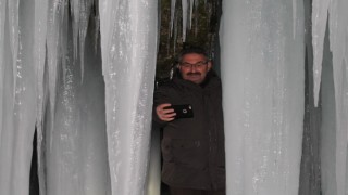 Sırakayalar Şelalesi buz tutmuş haliyle kartpostallık görüntü oluşturdu