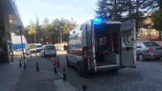 Sisli havada kontrolden çıkan kamyonet şarampole yuvarlandı: 3 yaralı