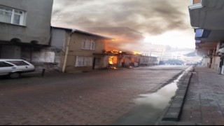 Şişlide iki gecekondu alev alev yandı