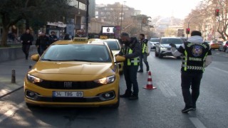 Şişlide taksi denetimi: Emniyet kemeri takmayan sürücülere ceza yağdı