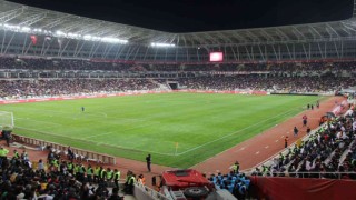 Sivassporlu taraftarlardan stadyum tepkisi!