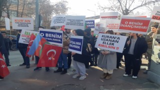 Sivil toplum kuruluşlarından İsveç Büyükelçiliği önünde protesto