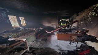 Sobadan çıkan yangında ev kullanılamaz hale geldi