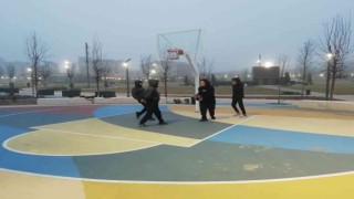 Soğuk havaya rağmen spor yapmaya devam ettiler