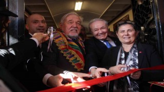 Sökede Kaktüslü Ev kitapevine dönüştürülerek açılışı yapıldı