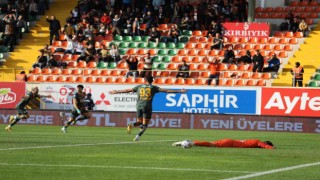 Spor Toto Süper Lig: Alanyaspor: 1 Fatih Karagümrük:0 (İlk yarı)
