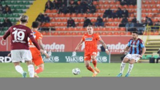 Spor Toto Süper Lig: Alanyaspor: 3 - Trabzonspor: 0 (İlk yarı)