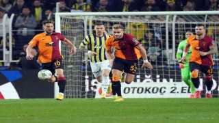 Spor Toto Süper Lig: Fenerbahçe: 0 - Galatasaray: 1 (İlk yarı)