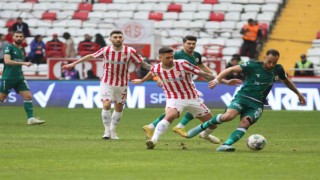 Spor Toto Süper Lig: FTA Antalyaspor: 1 - Giresunspor: 1 (İlk yarı)