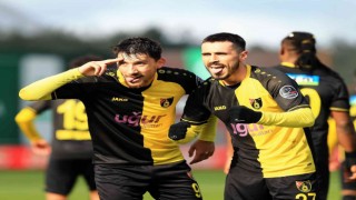 Spor Toto Süper Lig: Ümraniyespor: 0 - İstanbulspor: 2 (İlk yarı)